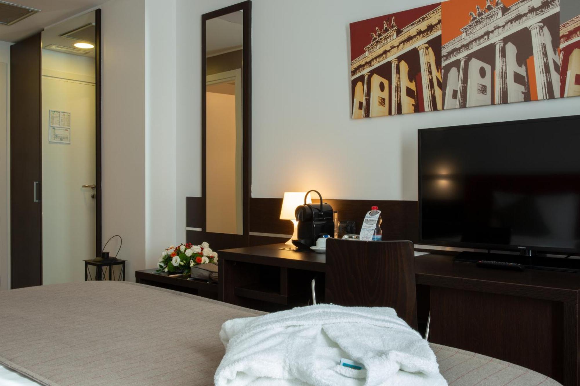 Euro Hotel Residence Concorezzo Esterno foto